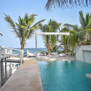 3* Hotel Lamar Front And Pool